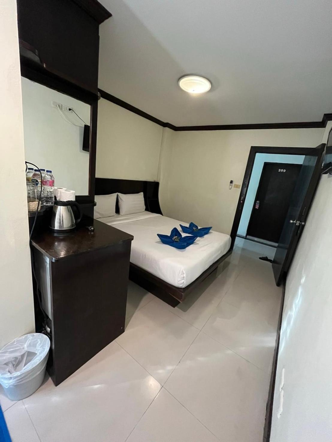 Hotel Blueskyhouse Patong Esterno foto