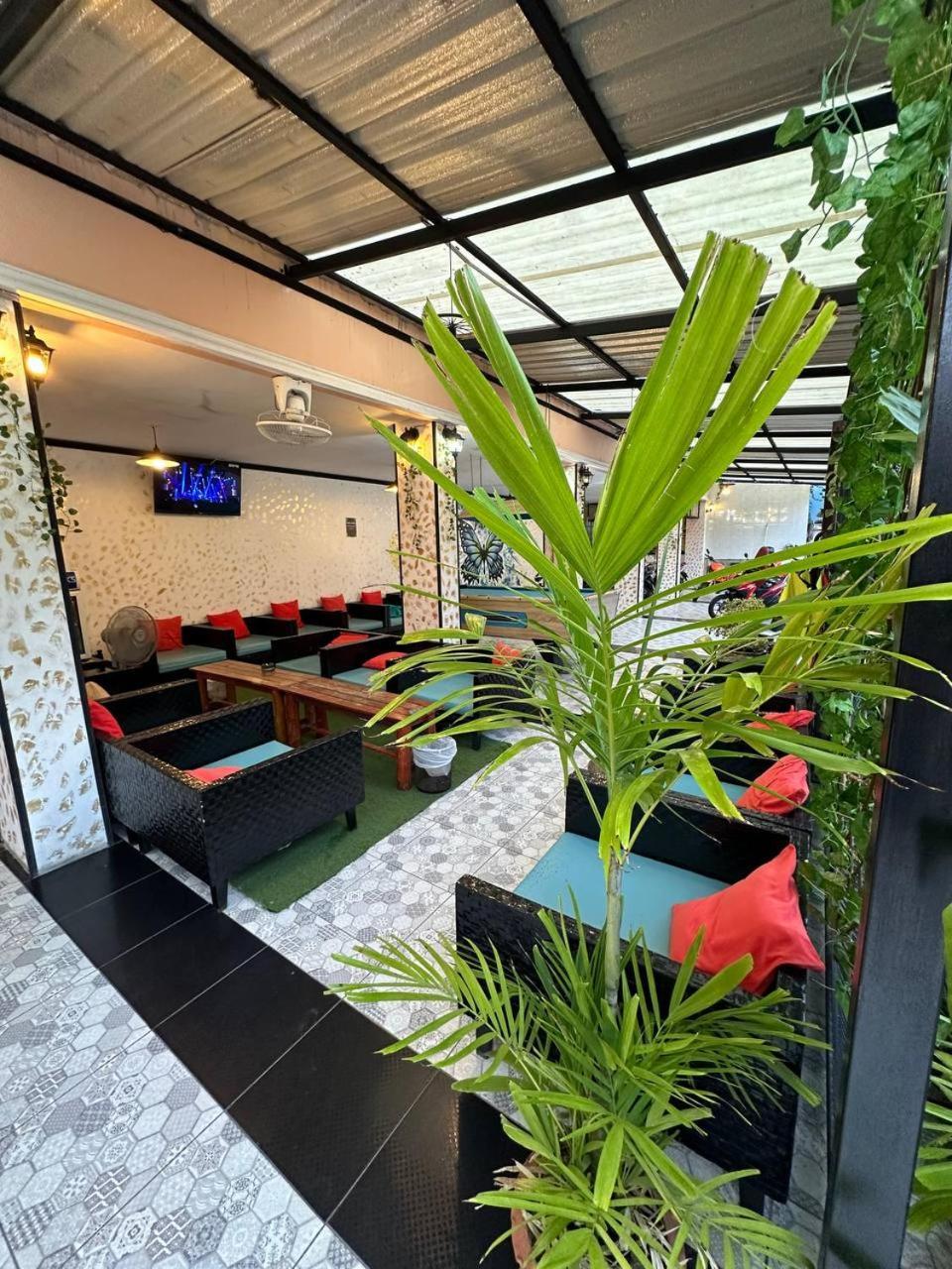 Hotel Blueskyhouse Patong Esterno foto