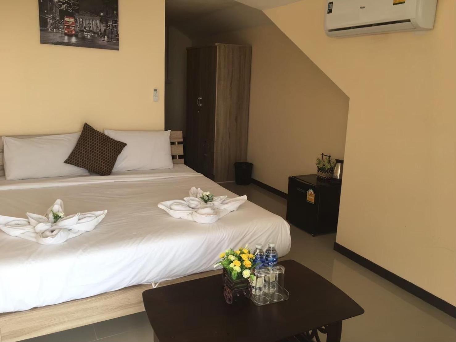 Hotel Blueskyhouse Patong Esterno foto